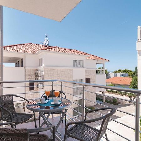 Cozy Apartment In Supetar With Kitchen מראה חיצוני תמונה