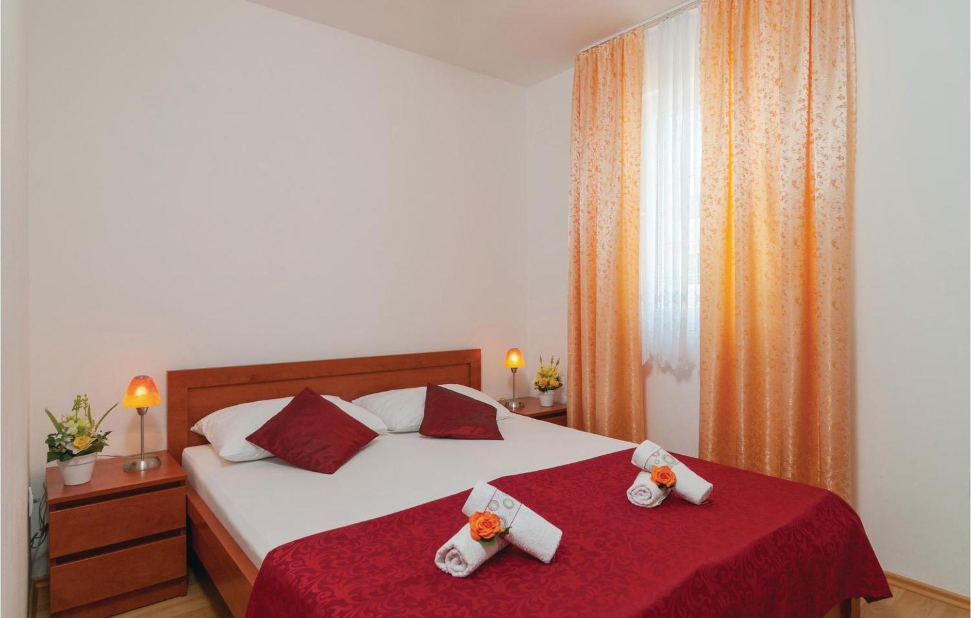 Cozy Apartment In Supetar With Kitchen מראה חיצוני תמונה