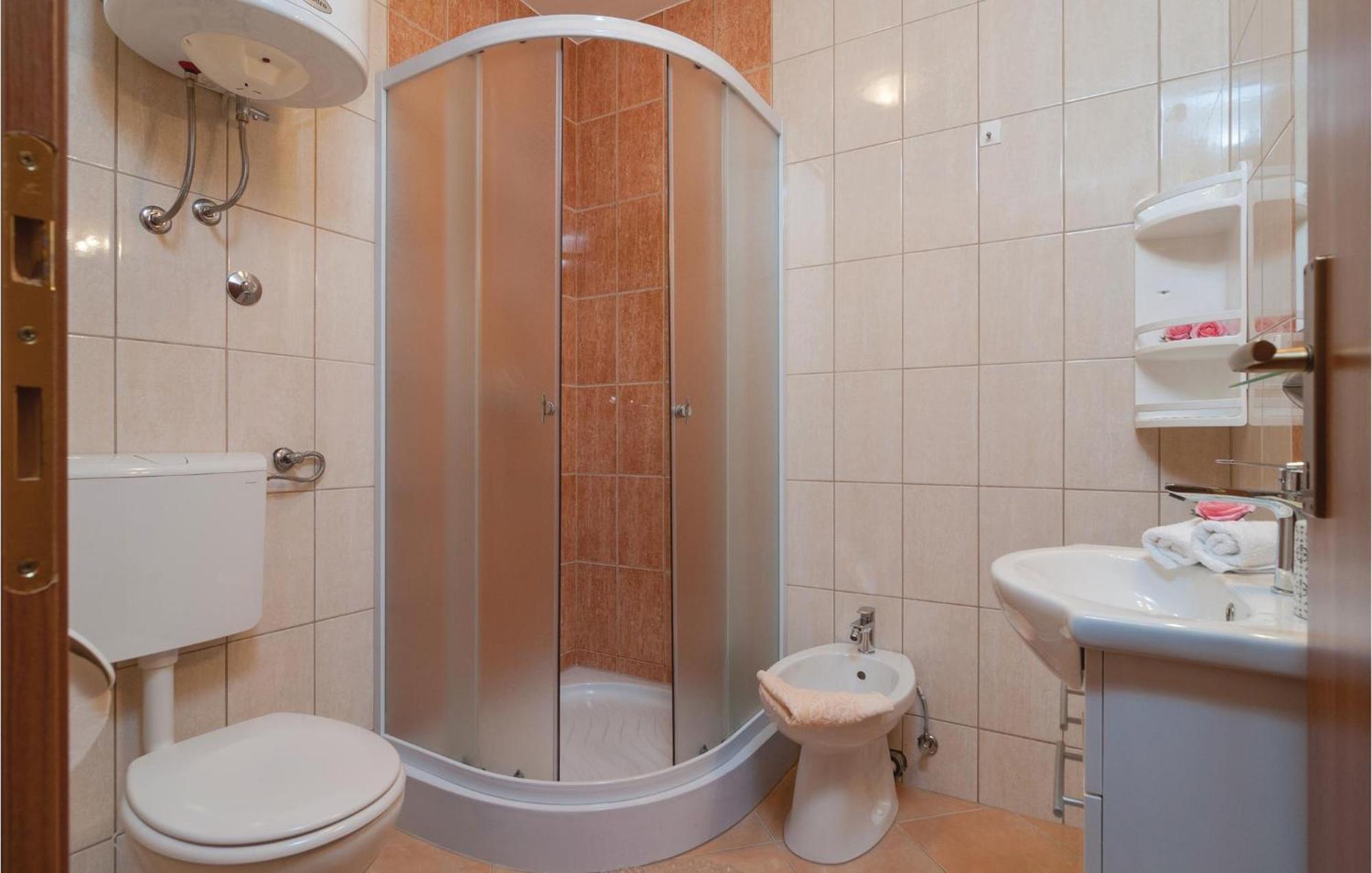 Cozy Apartment In Supetar With Kitchen מראה חיצוני תמונה