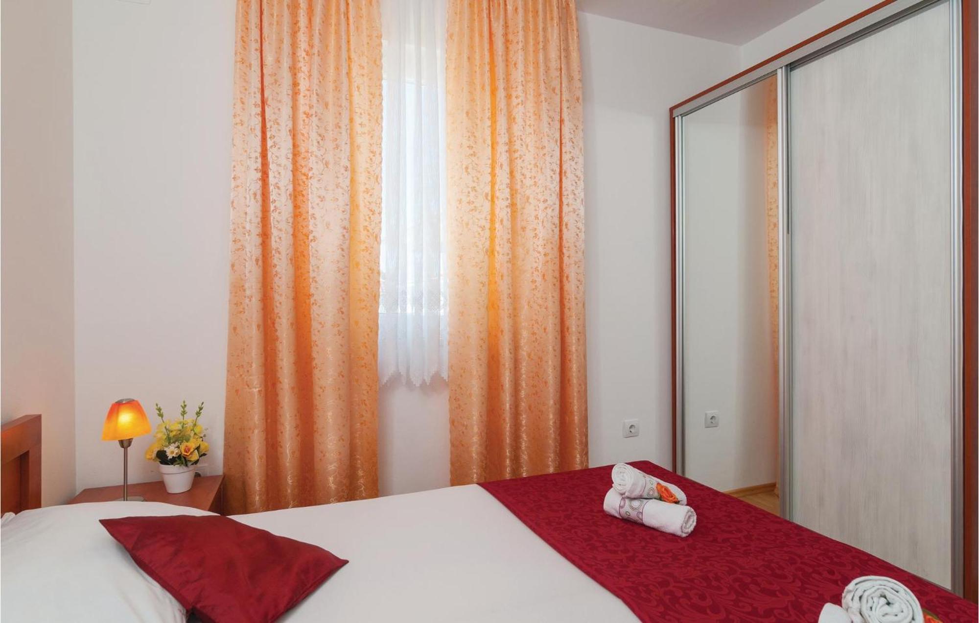 Cozy Apartment In Supetar With Kitchen מראה חיצוני תמונה