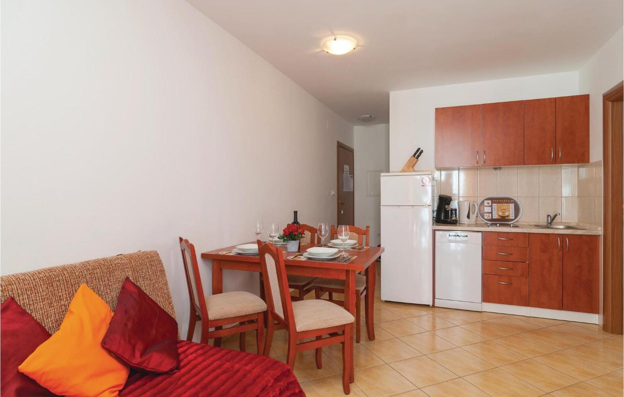 Cozy Apartment In Supetar With Kitchen מראה חיצוני תמונה