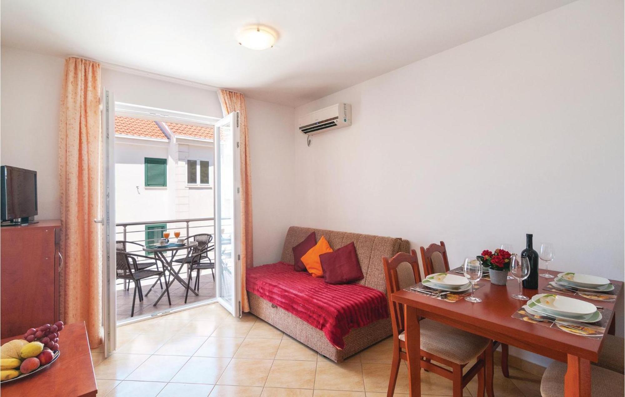 Cozy Apartment In Supetar With Kitchen מראה חיצוני תמונה
