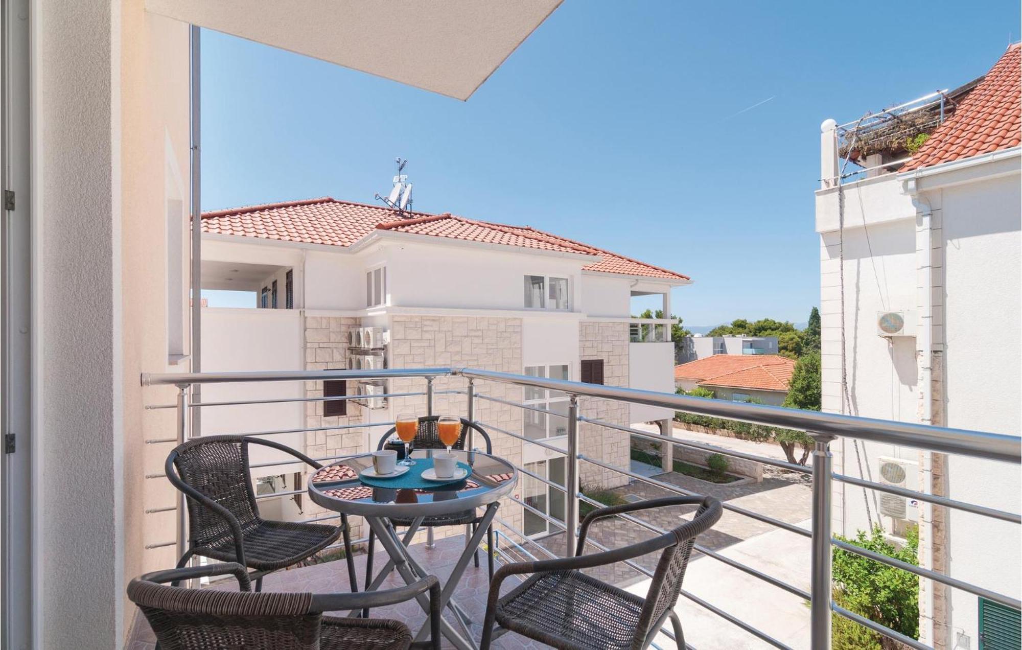 Cozy Apartment In Supetar With Kitchen מראה חיצוני תמונה